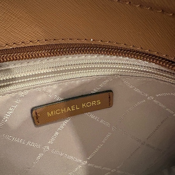 Michael Kors Jet Set Large Logo Shoulder Bag (Vanilla) - Picture 4 of 5